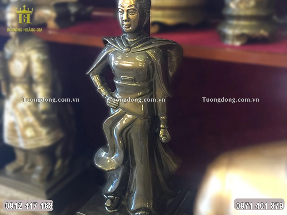 Từng họa tiết hoa văn được chạm khắc sắc nét